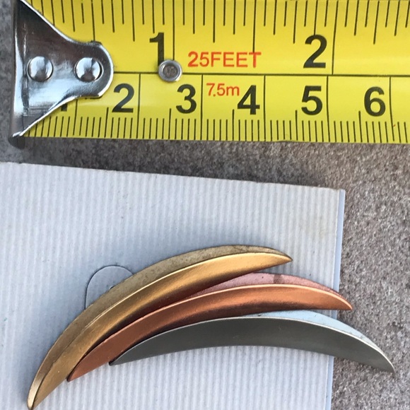 Curved Style Earrings - Picture 2 of 2